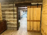 Honey Springs Cabin- restored historic cabin 12 minutes from Lake of the Ozarks - Hytter