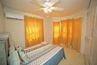 Modern Villa - UpstairsSt Philip Barbados, 5 min from Airport, AC, Wifi Parking - 3星級