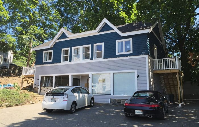 Modern Condo in Historic Marblehead, Walk everywhere, Parking, A/C, Deck & Grill
