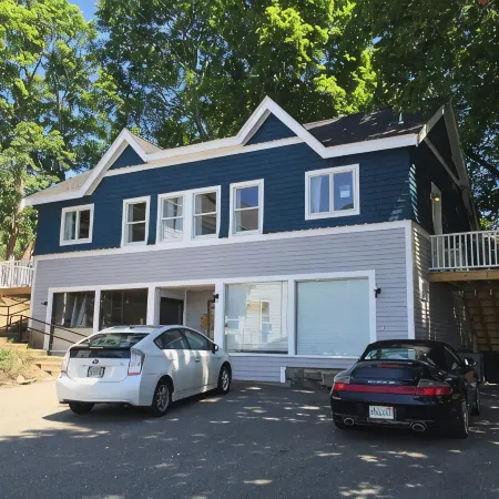 Modern Condo in Historic Marblehead, Walk everywhere, Parking, A/C, Deck & Grill