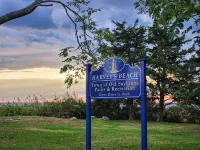 Great Hammcock Getaway, cozy home, hot tub, fire pit, beaches nearby. - 4-Star