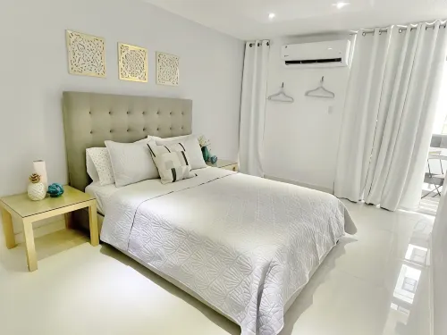 Stunning Studio w balcony for 2, 1 Queen Bed,1 Bathroom 5 mins to the beach - Homestays