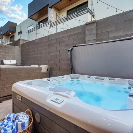 Serenity Sands. Private Spa. Sleeps 12.
