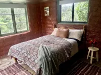 Cosy mud brick  cottage in a serene bush setting, near Tathra.