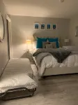 Beautiful 1 Bedroom Condo-Lake Views. Now Offering Monthly Rental. - Wifi