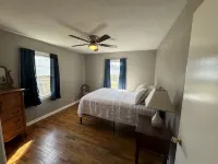 Cozy, Clean & Pet-Friendly – Near Kirksville High - Homestays