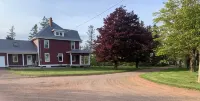 Waterfront 6 bedroom (8 beds) , 51/2 bath house in Summerside, Pei.