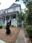 1910 Victorian Bootlegger's Lair in Starlandia Hotels in Midtown Savannah