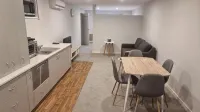 Studio Apartment 100 meters from lake and walking track