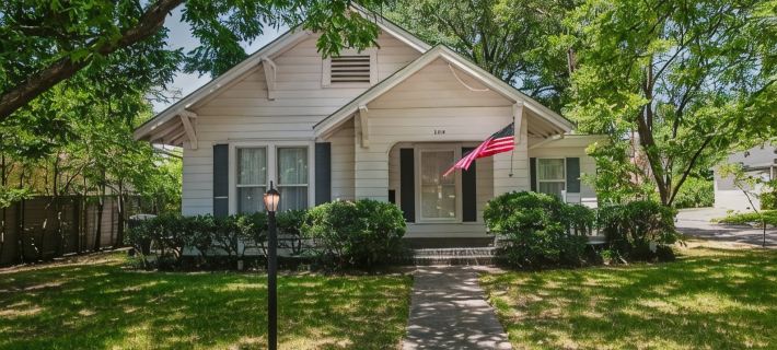 Home is located the historic part of Ardmore Oklahoma Hoteles en Ardmore