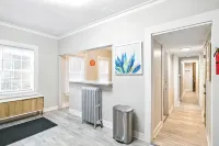 Saint James Manor - Sleeps 24 in Style & Comfort with Parking - 4-Star