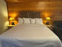 4 Moose Lodge ROMANTIC Log Cabin in the woods. Hot Tub & Wood Burning Fire Place - Swimmingpools