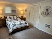 Charming 1-bedroom 1/2 house in soothing St Helen Hideaway with WiFi - Homestays