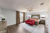 Spacious 5-Bedroom House with Wifi and Newly Furnished in Fabulous Arlington. - Boutique