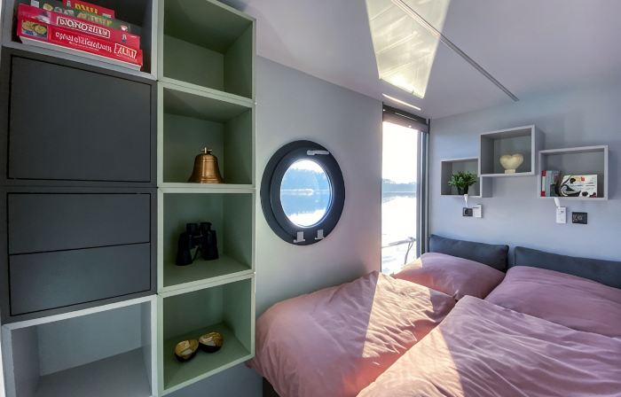 Luxury Houseboat with Many Extras Included