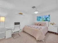 Sunny Florida Escape: Private Heated Pool, Hot Tub, Putting Green, Beach Nearby! Hotels in Lighthouse Point