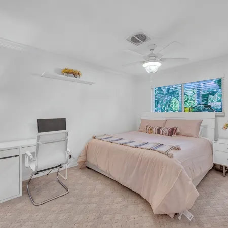 Sunny Florida Escape: Private Heated Pool, Hot Tub, Putting Green, Beach Nearby! Hoteles en Lighthouse Point
