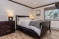 Walk to Village Gondola. Updated 4Br 3 Bath for 2 Families. Sleep 10. Fireplace. - Wi-Fi