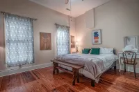Heart of Downtown Wilmington ILM - Sleeps 12! Sauna, walking distance to a lot. - 4-Star