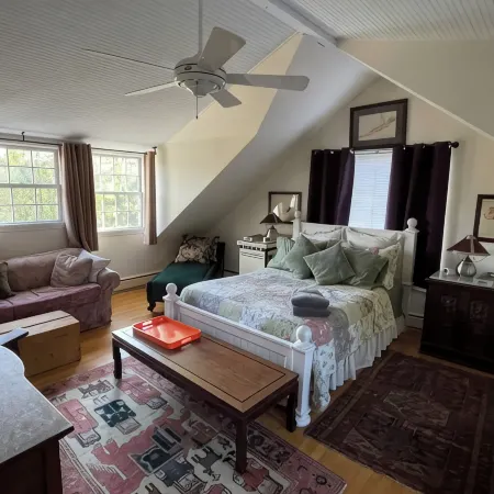 Start Thinking about Fall Foliage! Hot Tub, Fabulous Kitchen, Views Everywhere! Hotels in Hunter