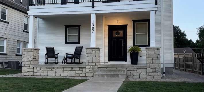 Thompson House #3-Overlooking City Park. Walk to Campus, Aggieville & Downtown Hotels in Manhattan