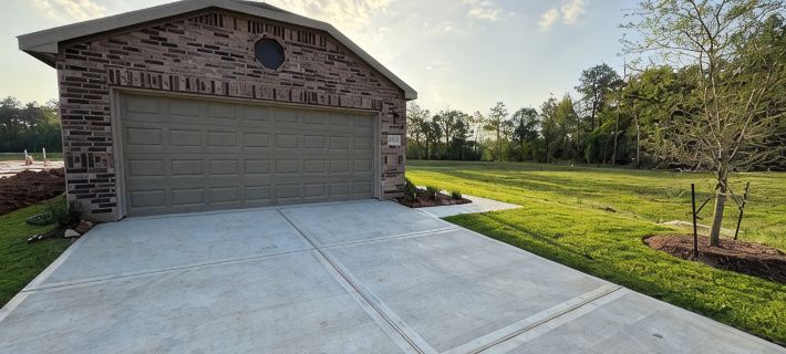Charming Brand New 3BD house with stunning wooded views,Fiber optics,fenced yard Hotels in Conroe
