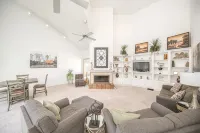 Right At Home- Midland Patio Home with Hot Tub and multiple outdoor spaces - 4-نجوم