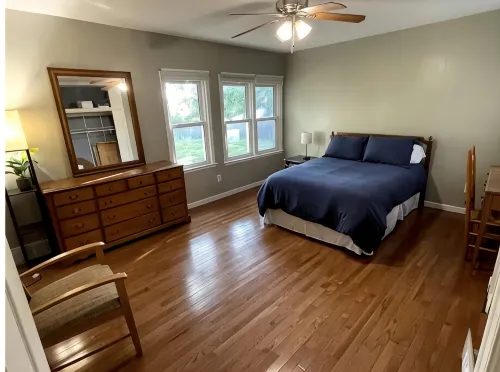 Downtown Ames Peaceful Getaway - Homestays
