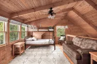 Shenandoah Mountain Majesty Log Cabin on 15 Acres - Hot Tub-1GB Fiber Internet - WiFi