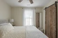 Cozy Cottage in the heart of Louisville, NE - Homestays