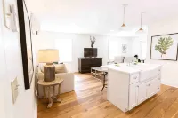 Historical Hotel, Main Street Blowing Rock - 4-Star