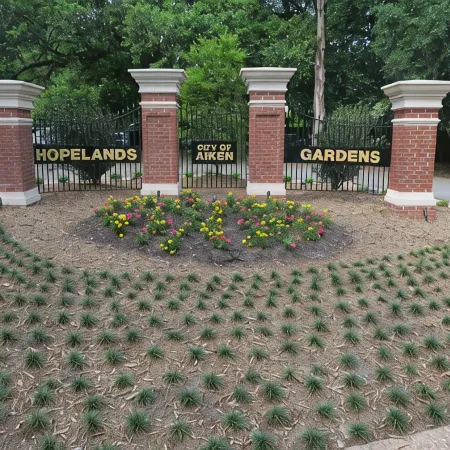 Historic Cottage - At Hopelands Gardens close to Hitchcock Woods (Remodeled)