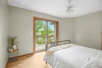 NEW Spacious Lakehouse Retreat +private pier - 4-Sterne