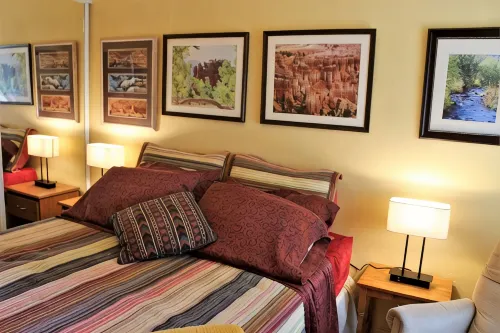 for animal lovers - cute, little Bunkhouse attached to the horse barn - Wifi
