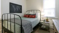 Mid-Century Modern Home in Downtown Royal Oak! - Homestays