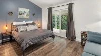 Renovated 4-bedroom House with Outdoor Space & Private Hot Tub - Wifi
