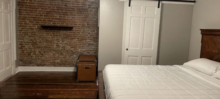 Stay downtown within walking distance of restaurants, shopping, and breweries! バーズタウンのホテル
