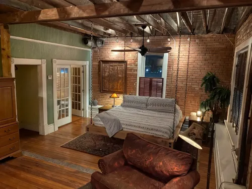 Old Town Loft w Hanging Master Bed -  Ferienwohnungen
