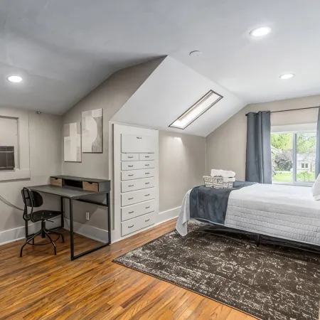 The Loft on 13th~Modern & Cozy!
