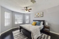 Cozy Pearland Getaway Home! Large backyard w/patio! 5 STAR REVIEWS. - 무료 와이파이