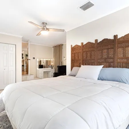 Pool, bbq & large backyard in charming downtown. Pet Friendly!