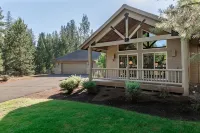 Sunriver Adventure Lodge - 4Br/3.5BA, 2 Primary Suites, A/C, Bikes, & Sharc - Gym
