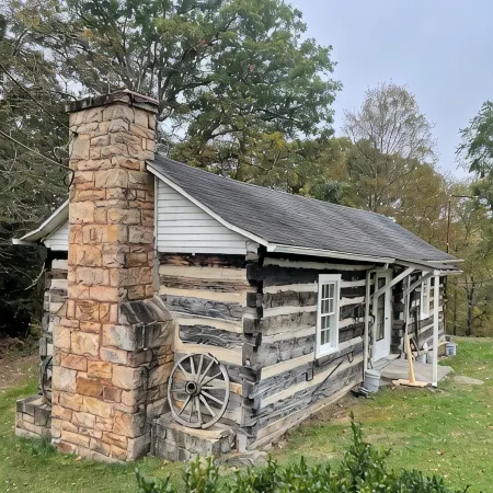 Rustic Cabin minutes from New River Gorge National Park and downtown Oak Hill.