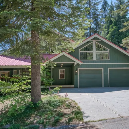 Large Family Retreat---6 BEDROOMS, Sleeps 16!!