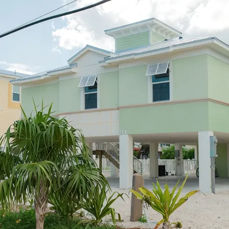 4 Bedroom 3 Full Bath Home on Canal in Marathon w/Private 35 foot dock