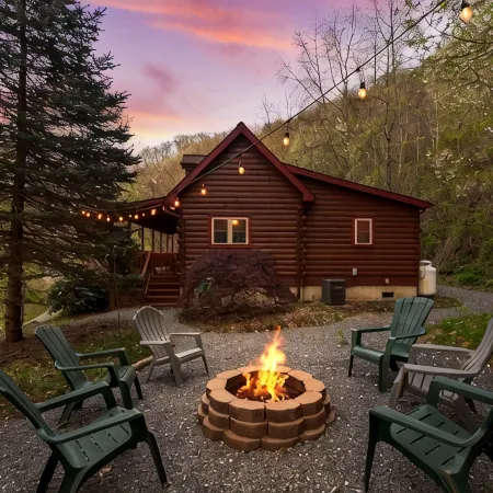 Long Mtn. Views - Covered Porch - Rockers - Fire Pit - Gated - Clean - 5 Stars!