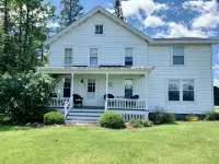 The Farmhouse - 2 ml from Colgate, king bed, family friendly, sleeps 10 - 4-Star