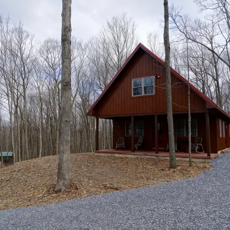 Cabin near Saxton/Raystown KOA and minutes from Trough Creek and Raystown Lake.