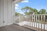 Luxe 5Br with Pool, Hot Tub, Outdoor Kitchen, Bikes, Close to Beach & Seaside - 4-Star