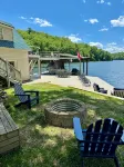 Newly renovated & furnished 3 bdrm, 2 bath lake home, dock, spectacular view - 4-stjärniga